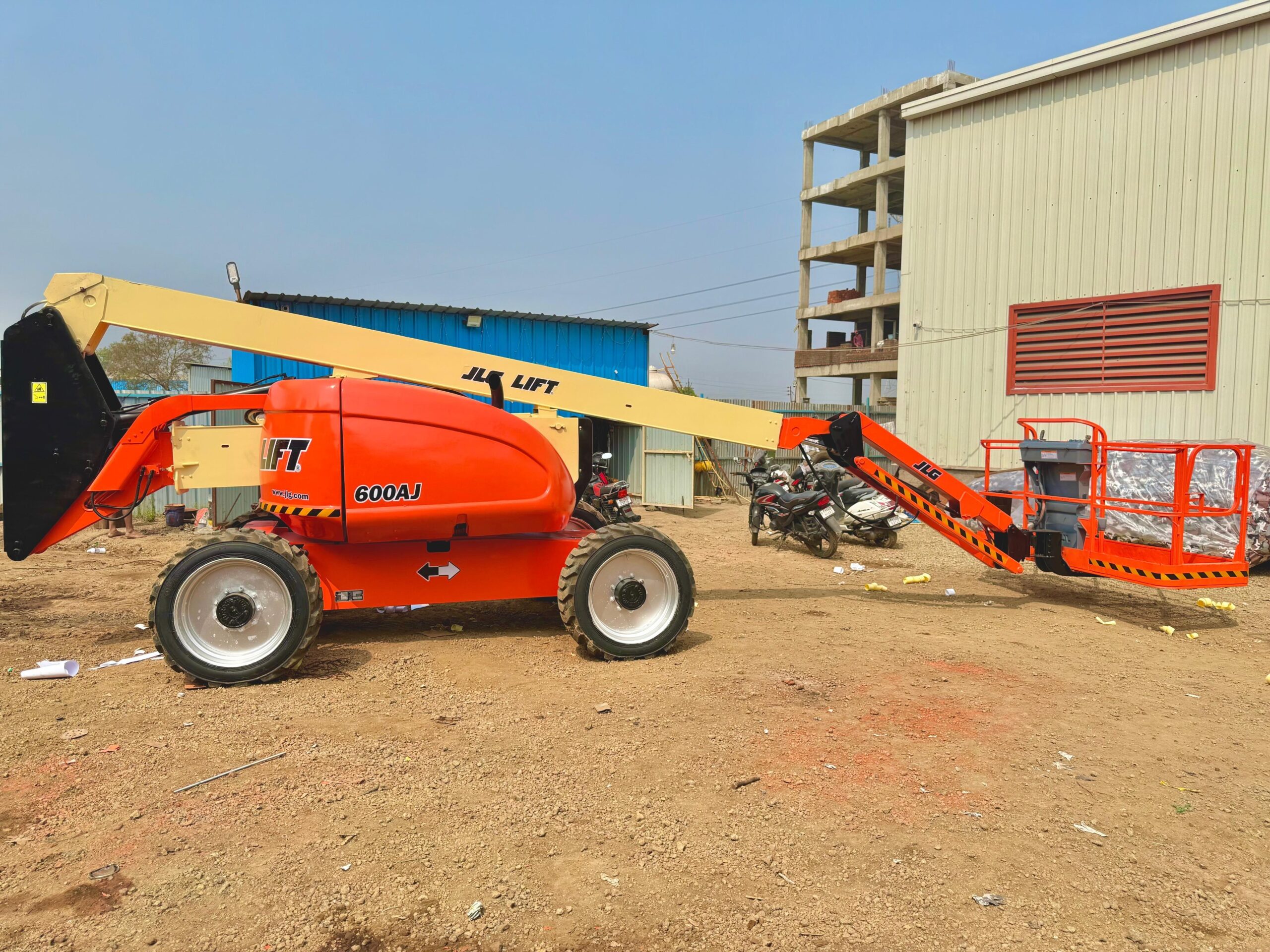 JLG 600AJ